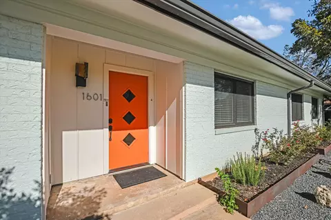 Exterior - 1601 E 19th St, Georgetown, TX 78626 photo 3 of 10