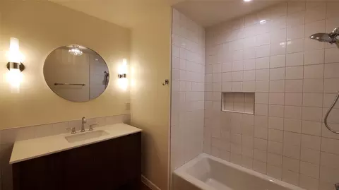 Bath - 1601 E 19th St, Georgetown, TX 78626 photo 2 of 2