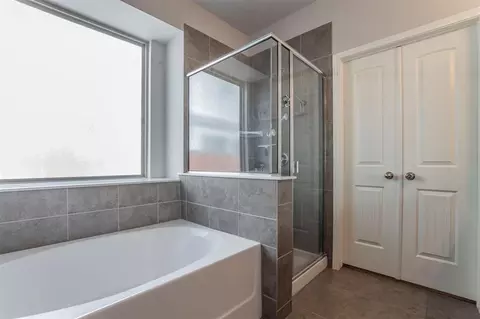 Bath - 352 S Brook Dr, Leander, TX 78641 photo 1 of 2