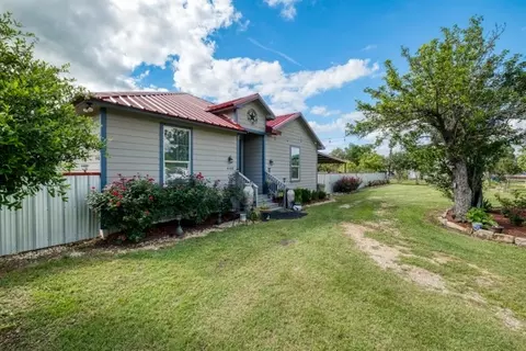 Exterior - 440 E Clark St, Bartlett, TX 76511 photo 2 of 2