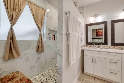 Bath - 440 E Clark St, Bartlett, TX 76511 photo 2 of 3