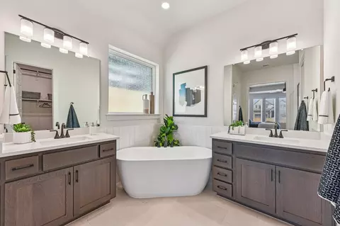 Bath - 149 Kapok St, Buda, TX 78610 photo 2 of 3