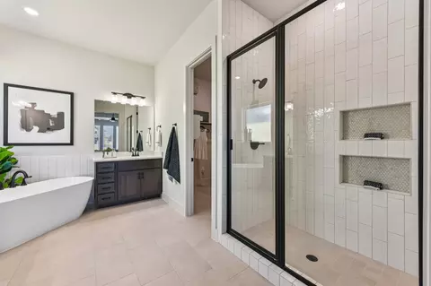 Bath - 149 Kapok St, Buda, TX 78610 photo 3 of 3