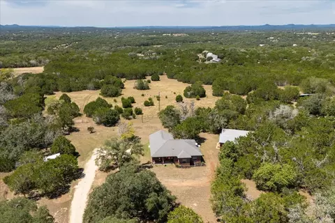 495 Hill Country Dr, Pipe Creek, TX 78063