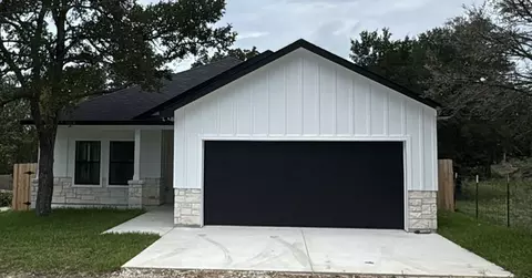 889 S Leon, Giddings, TX 78942