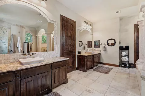 Bath - 816 Brave Face St, Leander, TX 78641 photo 1 of 7