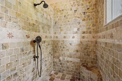 Bath - 816 Brave Face St, Leander, TX 78641 photo 5 of 7