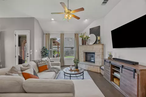 1012 Discovery Well Dr, Liberty Hill, TX 78642
