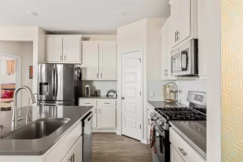 Kitchen - 862 Pepperbark Loop, Buda, TX 78610 photo 3 of 4