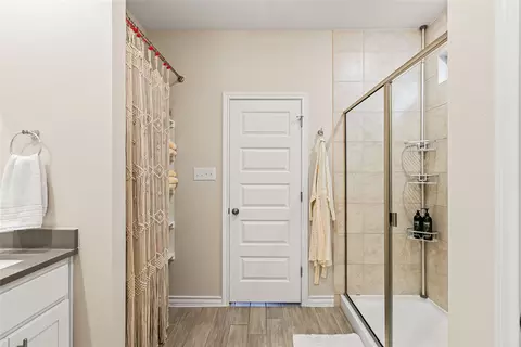 Bath - 862 Pepperbark Loop, Buda, TX 78610 photo 1 of 5