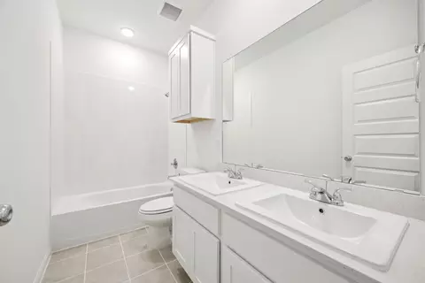 Bath - 176 Hornet St, Elgin, TX 78621 photo 4 of 4