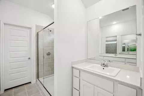 Bath - 176 Hornet St, Elgin, TX 78621 photo 2 of 4