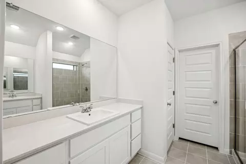 Bath - 176 Hornet St, Elgin, TX 78621 photo 1 of 4