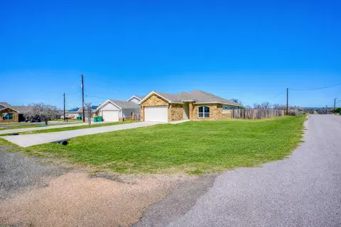 1516 Stonecrest Dr, Meadowlakes, TX 78654