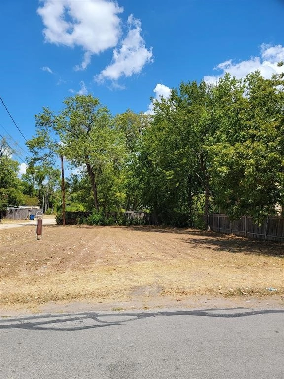 210 W Mockingbird Ln  