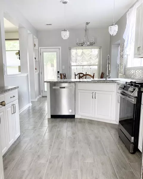 Kitchen - 609 Thrush Dr, Leander, TX 78641 photo 3 of 4