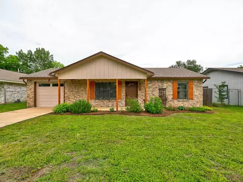 506 West St, Hutto, TX 78634
