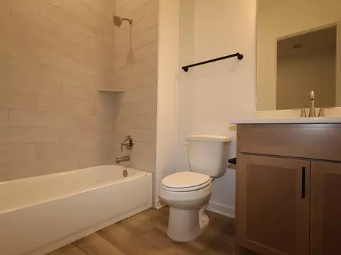 Bath - 13212 Keefer Dr, Manchaca, TX 78652 photo 2 of 3