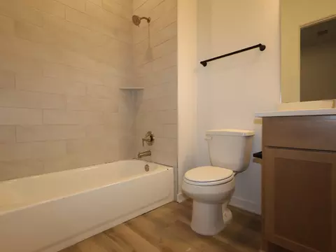 Bath - 13212 Keefer Dr, Manchaca, TX 78652 photo 2 of 3