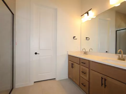 Bath - 13212 Keefer Dr, Manchaca, TX 78652 photo 1 of 3