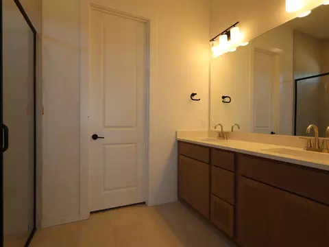 Bath - 13212 Keefer Dr, Manchaca, TX 78652 photo 1 of 3