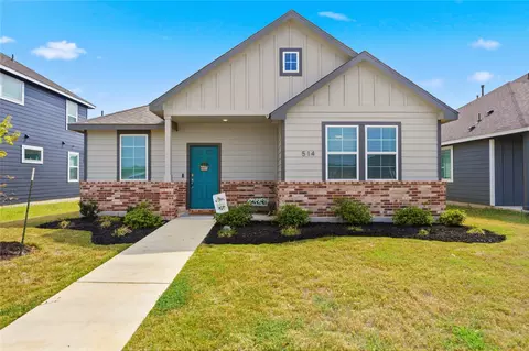 514 Clearlake Dr, Hutto, TX 78634