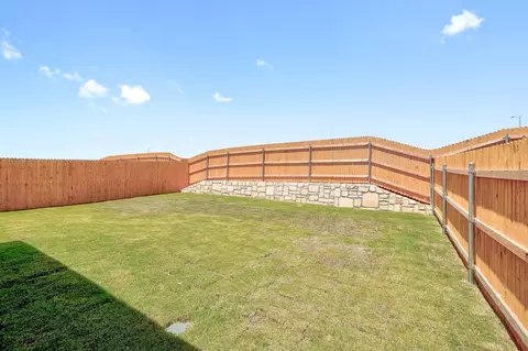 Exterior - 210 Hornet St, Elgin, TX 78621 photo 5 of 6