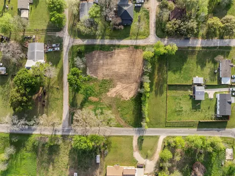 320 Douglas St #2, Lexington, TX 78947