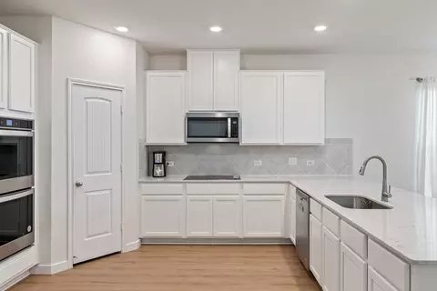Kitchen - 1926 Dragonfly Loop, Bastrop, TX 78602 photo 3 of 3