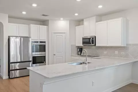 Kitchen - 1926 Dragonfly Loop, Bastrop, TX 78602 photo 2 of 3