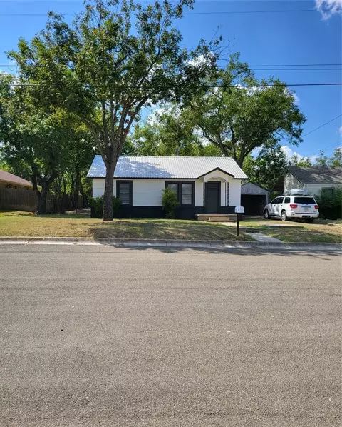 106 N Arnold St N, Lampasas, TX 76550