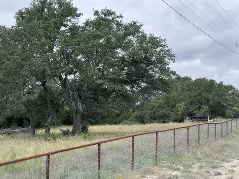 257 W Rolling Oaks Dr, Goldthwaite, TX 78644