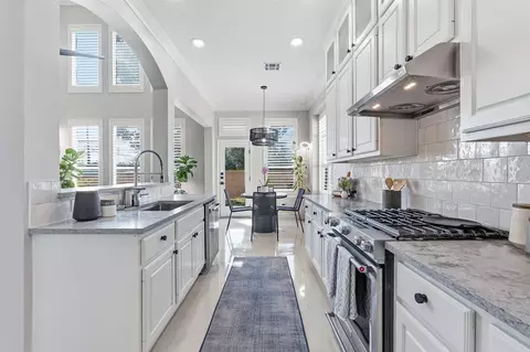 5000 Mission Oaks Blvd #30, Austin, TX 78735