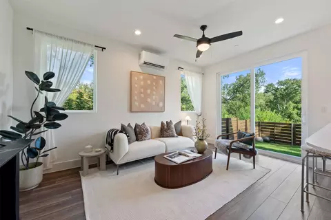 5201 E Martin Luther King Jr Blvd #1102, Austin, TX 78721