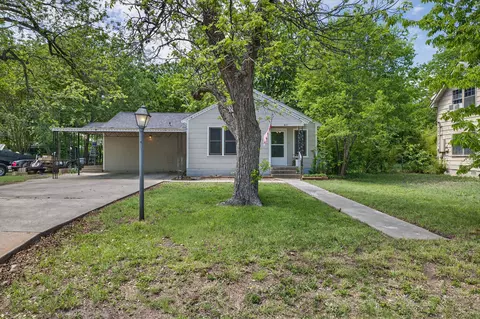 621 S Main St, Lockhart, TX 78644