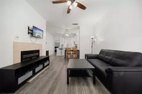 806 W 24th St #213, Austin, TX 78705