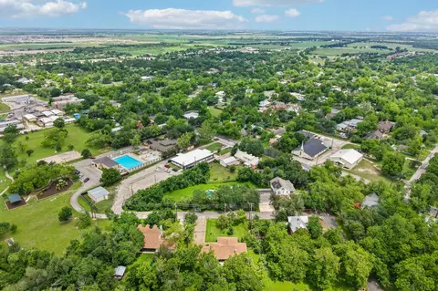 View/Area - 307 W 4th St, Elgin, TX 78621 photo 3 of 3