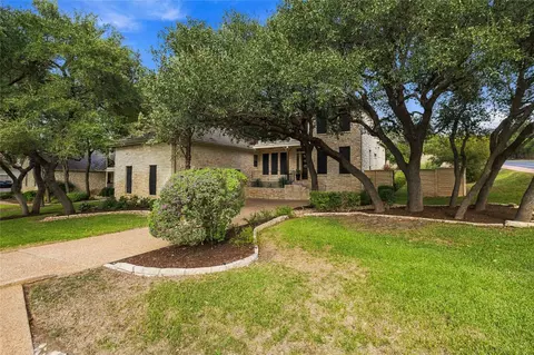 2 Waterfall Dr, The Hills, TX 78738
