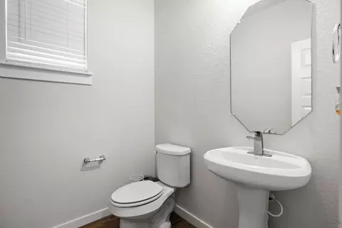 Bath - 233 Trellis Blvd, Leander, TX 78641 photo 3 of 3