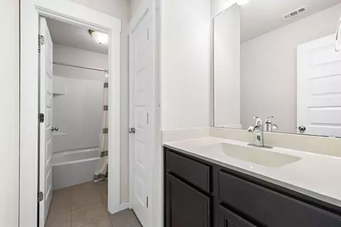 Bath - 233 Trellis Blvd, Leander, TX 78641 photo 2 of 3