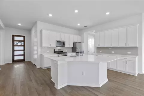 Kitchen - 432 Deerpath St, Leander, TX 78641 photo 4 of 4