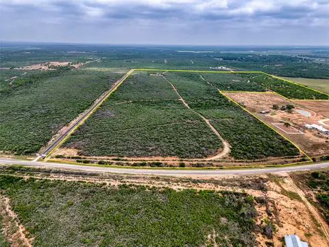 5394 Fm 2200 Rd W, Devine, TX 78016