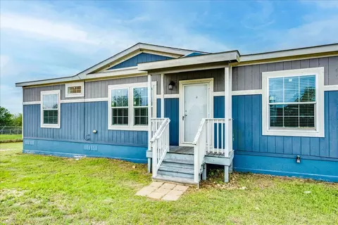 1098 Engelke Rd, Niederwald, TX 78640