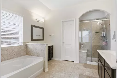 Bath - 486 Pond View Pass, Buda, TX 78610 photo 3 of 5