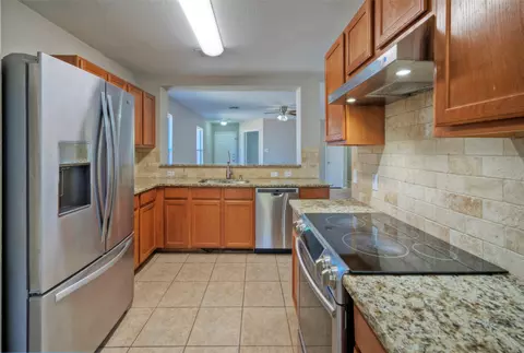 Kitchen - 913 Dexter Dr, Leander, TX 78641 photo 3 of 4