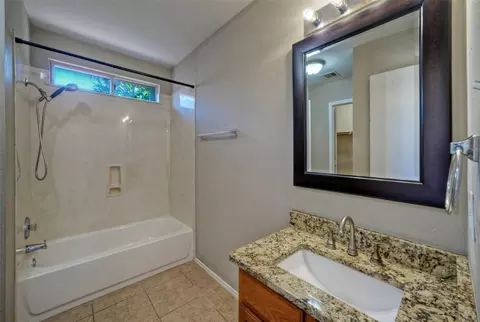 Bath - 913 Dexter Dr, Leander, TX 78641 photo 1 of 2