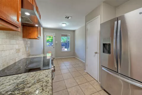 Kitchen - 913 Dexter Dr, Leander, TX 78641 photo 4 of 4