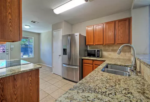Kitchen - 913 Dexter Dr, Leander, TX 78641 photo 2 of 4
