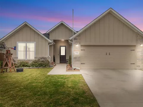 334 Webb St, Smithville, TX 78957