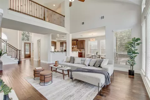 6613 Mitra Dr, Austin, TX 78739